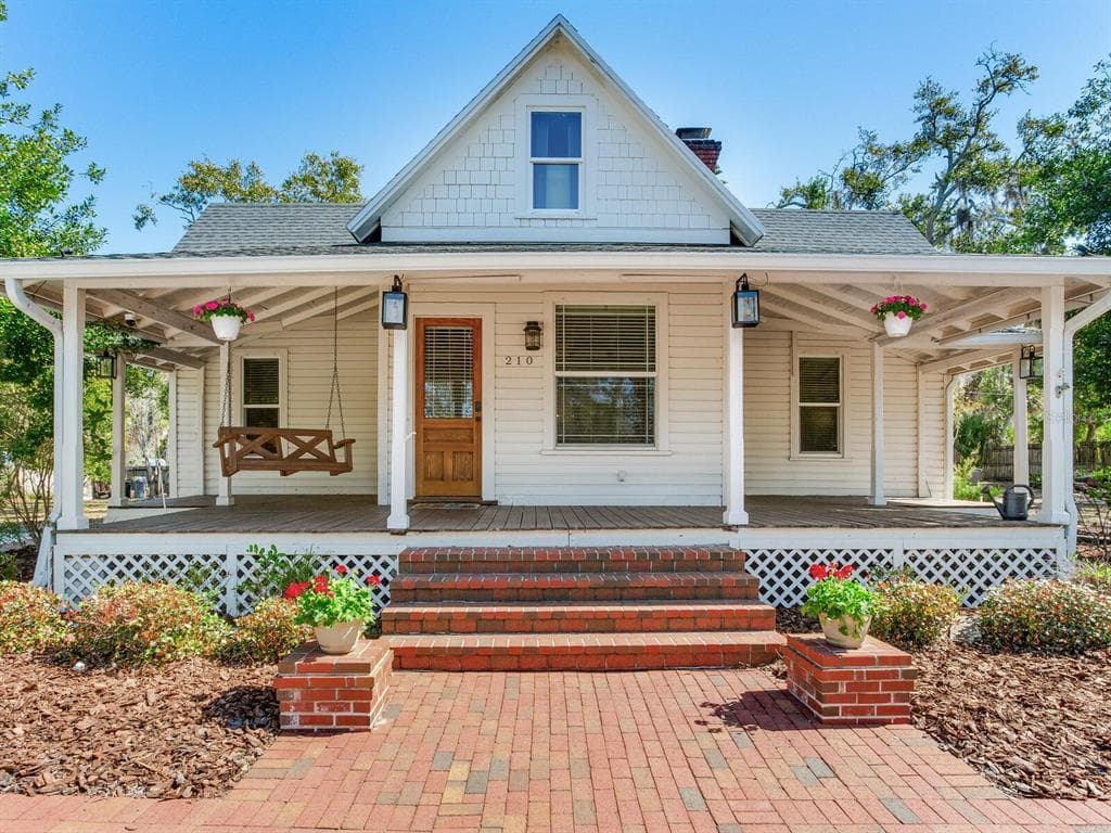 210 N GROSSE AVENUE TARPON SPRINGS, FL 34689