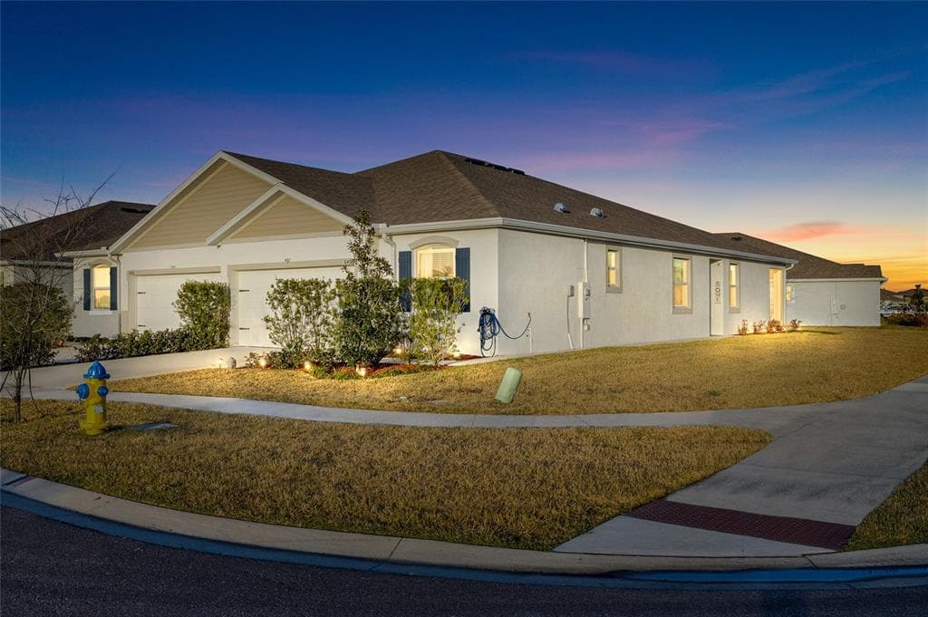 8498 BOLD CYPRESS LANE WESLEY CHAPEL, FL 33545