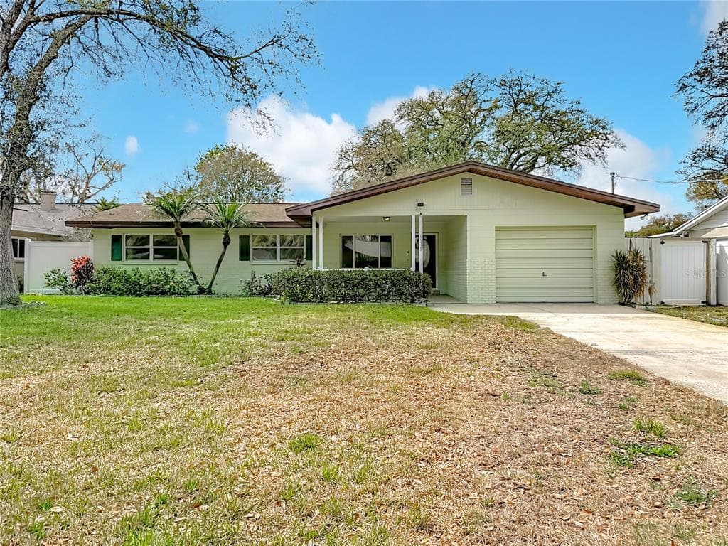 11328 N OAKLEAF AVENUE TAMPA, FL 33612