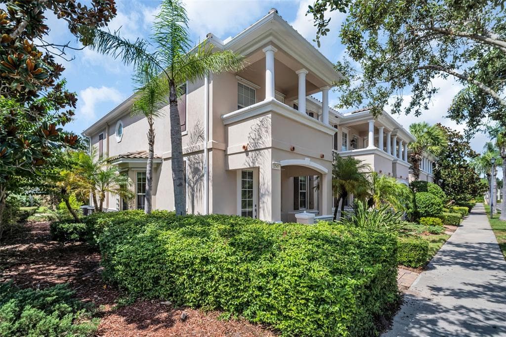 1545 NAPOLI DRIVE W