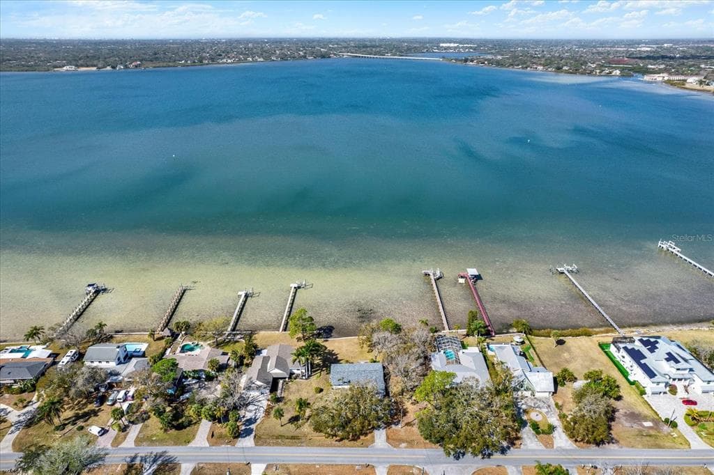 400 SHORE DRIVE E OLDSMAR, FL 34677
