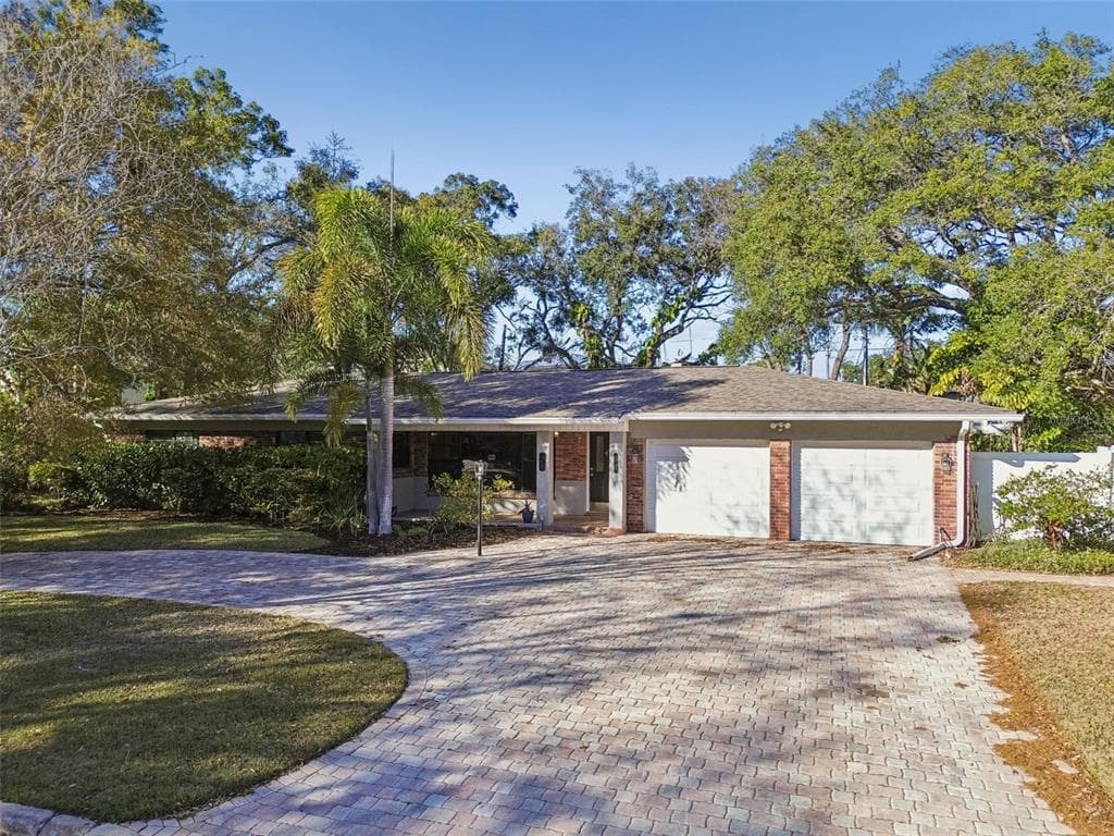 4633 W LONGFELLOW AVENUE TAMPA, FL 33629