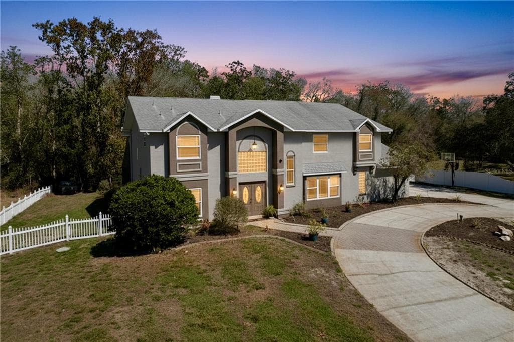 10655 LAKEVIEW DRIVE NEW PORT RICHEY, FL 34654
