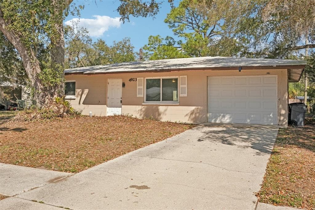 4923 BROOKMEADE DRIVE SARASOTA, FL 34232