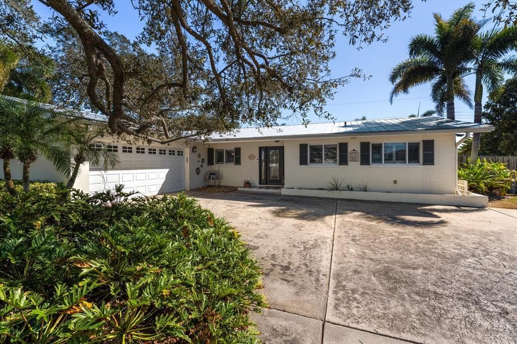 127 OAKWOOD DRIVE