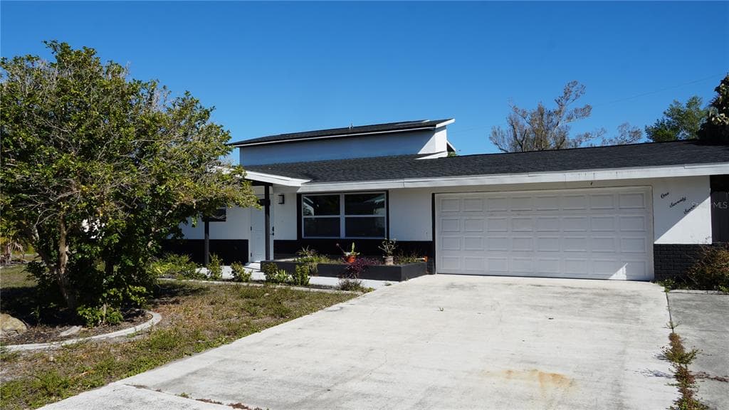 177 DOWLING AVENUE NE PORT CHARLOTTE, FL 33952
