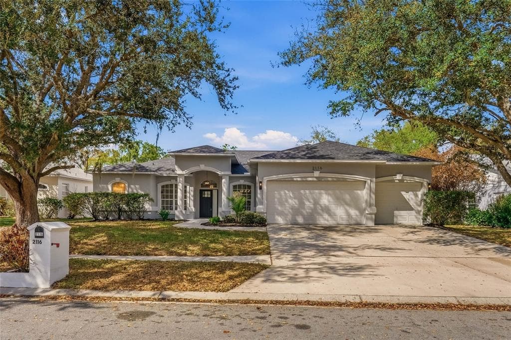 2116 GOLF MANOR BOULEVARD VALRICO, FL 33596