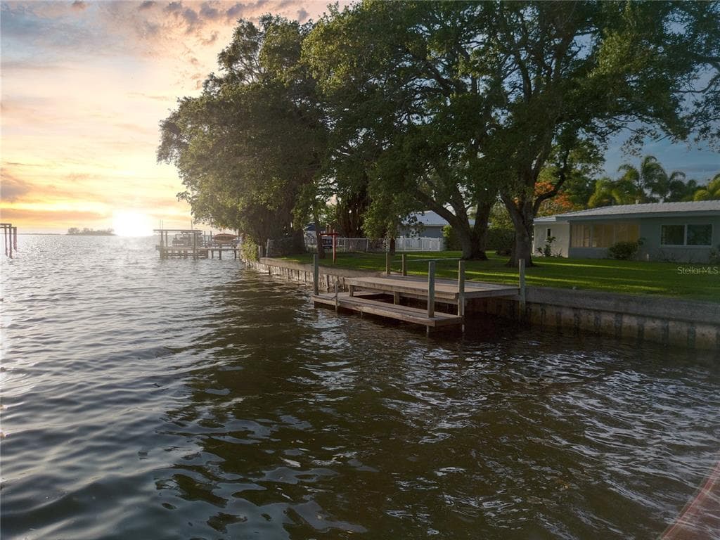 5 SHORE DRIVE DUNEDIN, FL 34698