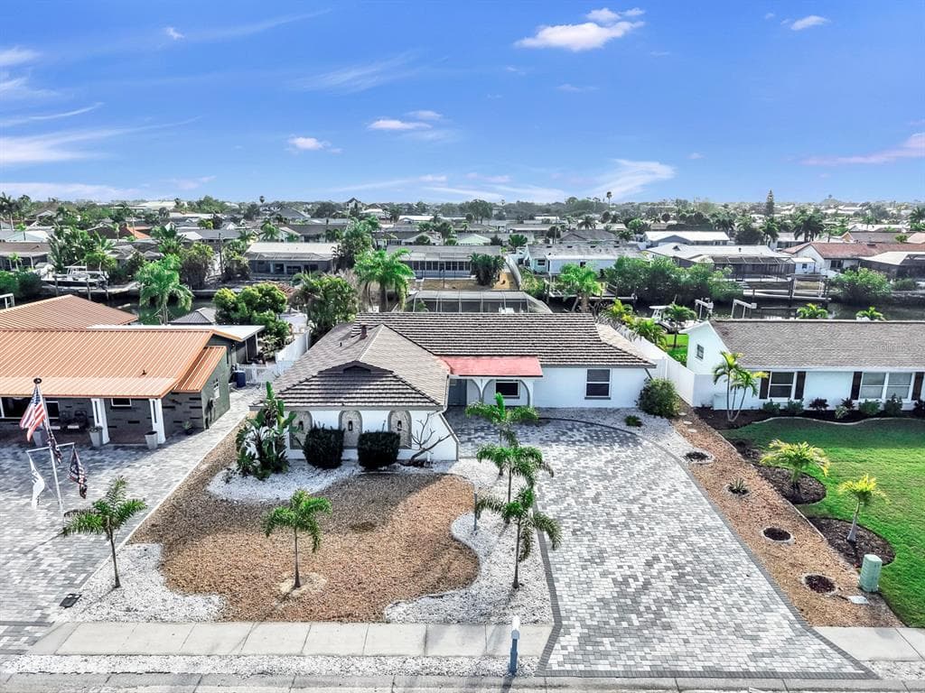 6511 SANTIAGO COURT APOLLO BEACH, FL 33572