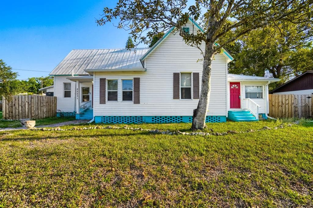 2523 10TH AVENUE W BRADENTON, FL 34205