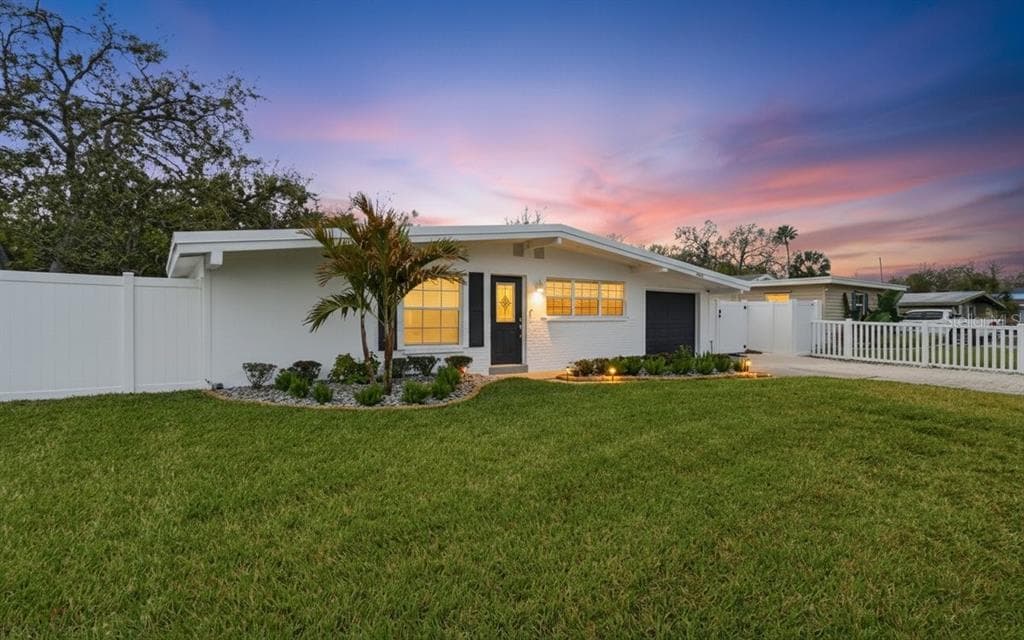 4424 W VARN AVENUE TAMPA, FL 33616