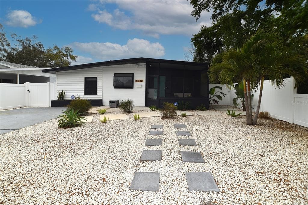 8042 36TH AVENUE N ST PETERSBURG, FL 33710