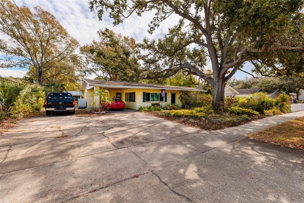 2306 S LOIS AVENUE TAMPA, FL 33629