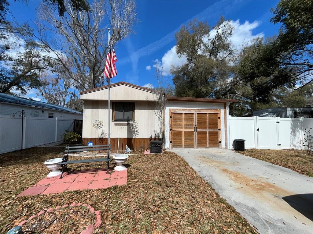 124 W PARKER AVENUE BUSHNELL, FL 33513