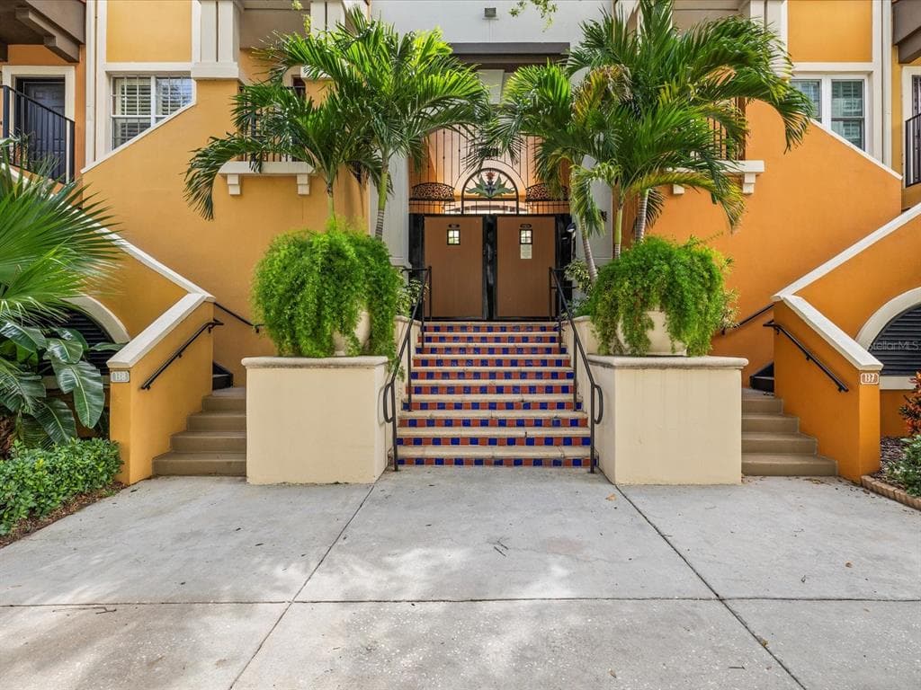 200 4TH AVENUE S UNIT 105 ST PETERSBURG, FL 33701