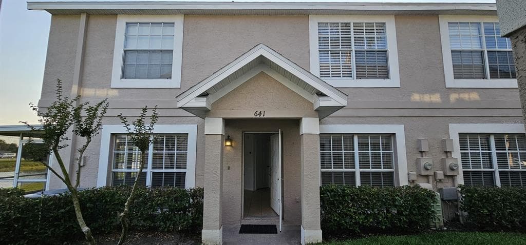 641 KENSINGTON LAKE CIRCLE