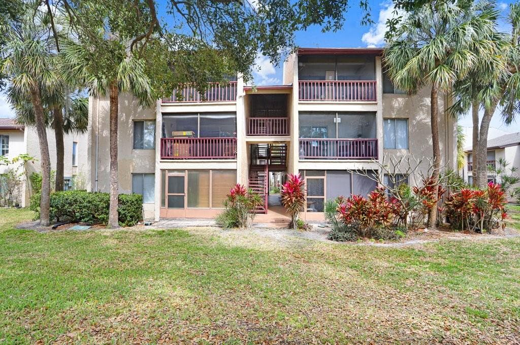 8605 HURON COURT UNIT 33 TAMPA, FL 33614