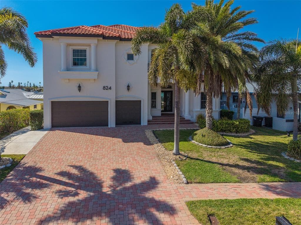 824 ISLAND WAY