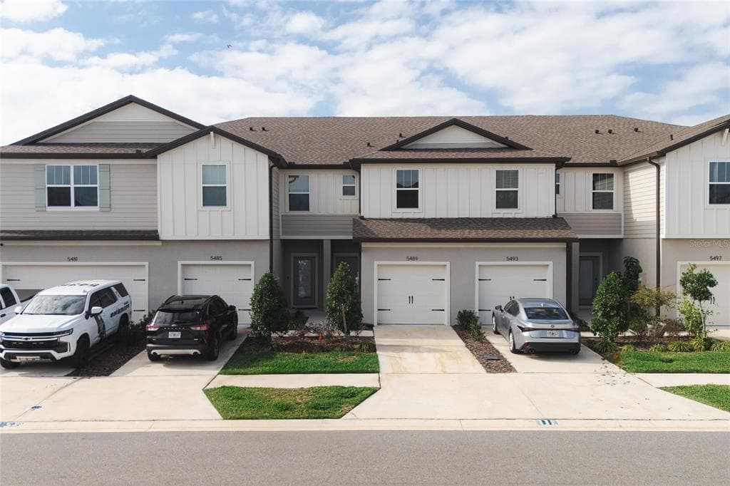 5489 ELMVIEW CROSSING WESLEY CHAPEL, FL 33545