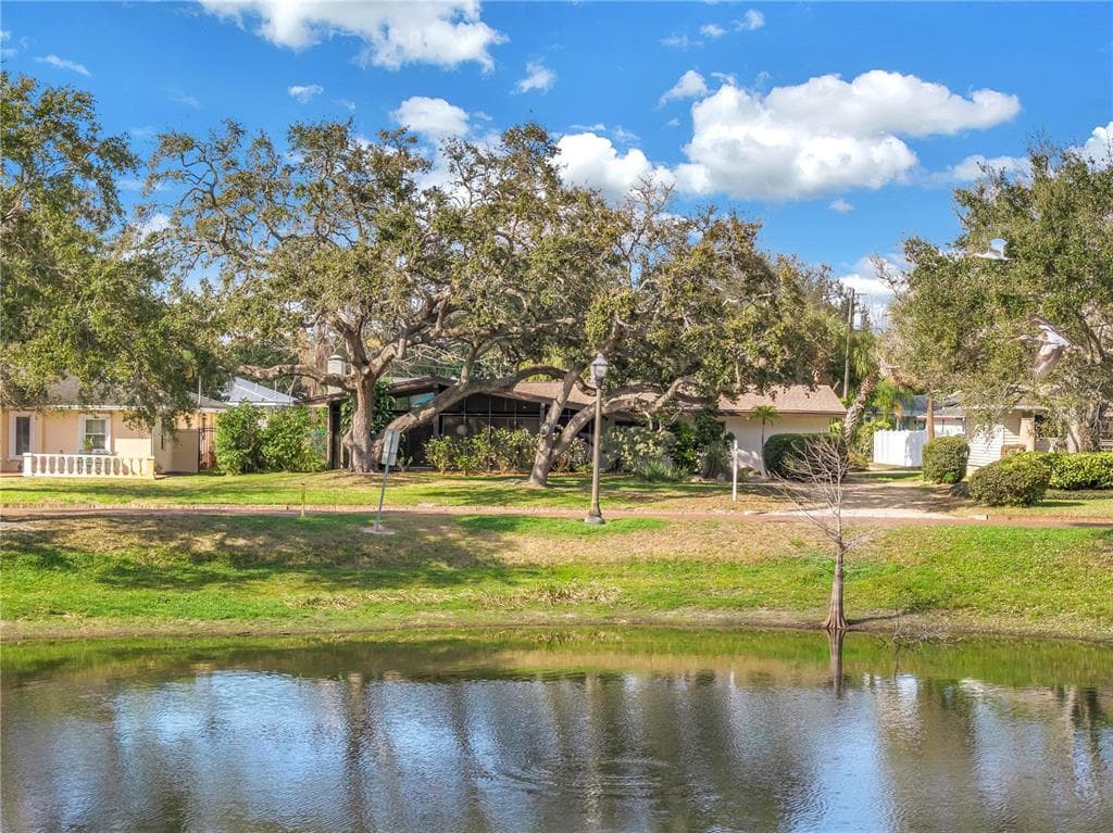 6069 4TH AVENUE N ST PETERSBURG, FL 33710