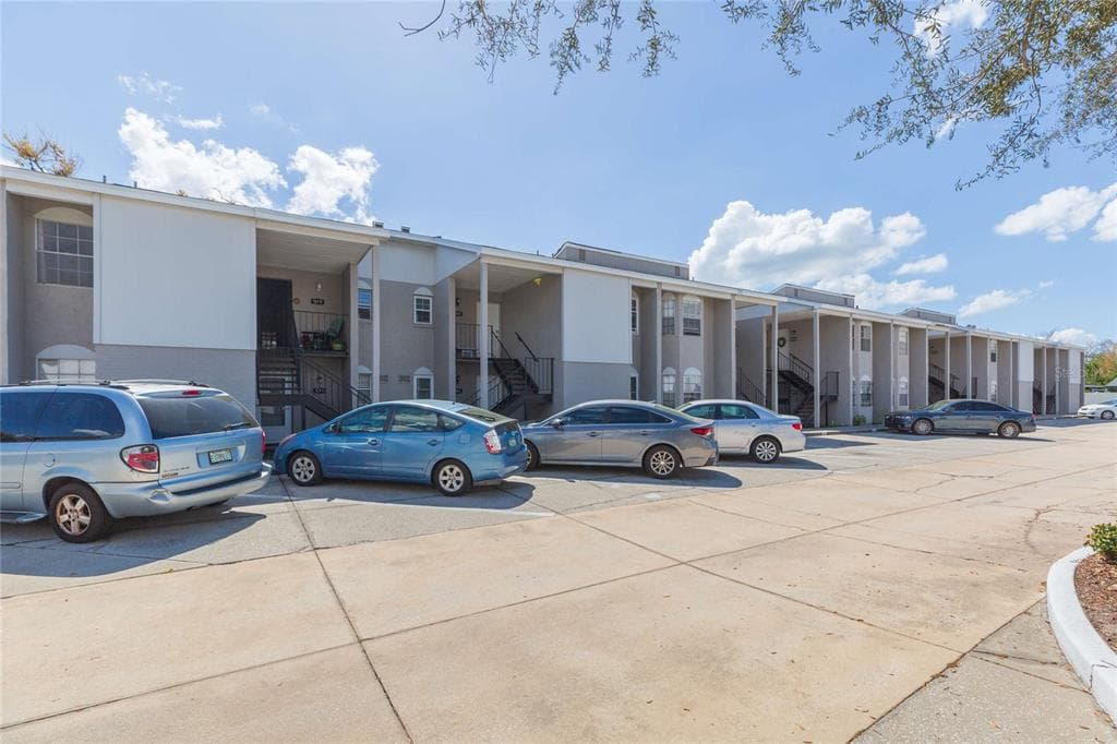 4513 S OAK DRIVE UNIT Q62A TAMPA, FL 33611