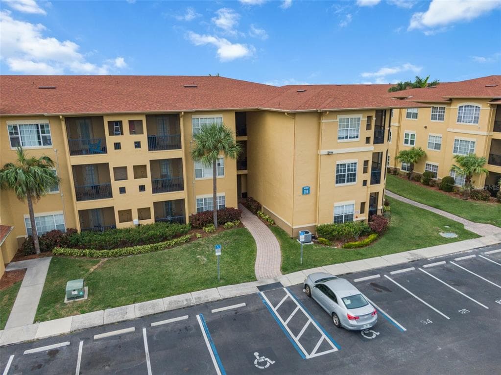 4305 BAYSIDE VILLAGE DRIVE UNIT 104 TAMPA, FL 33615