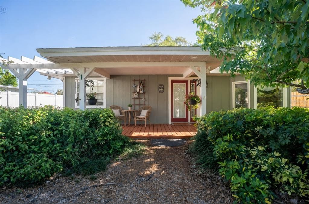 2567 CENTRAL AVENUE CLEARWATER, FL 33764