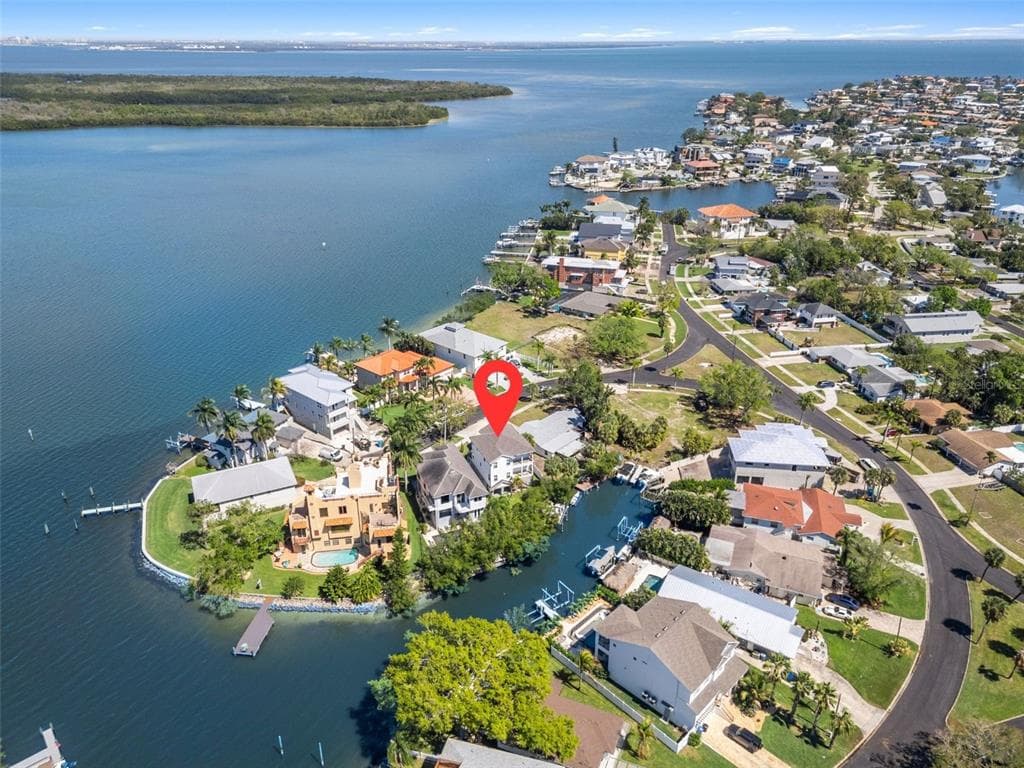 1811 BAYOU GRANDE BOULEVARD NE ST PETERSBURG, FL 33703