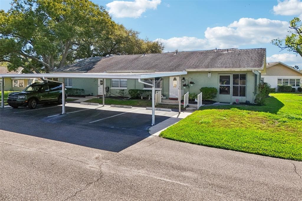 2216 GRENADIER DRIVE SUN CITY CENTER, FL 33573