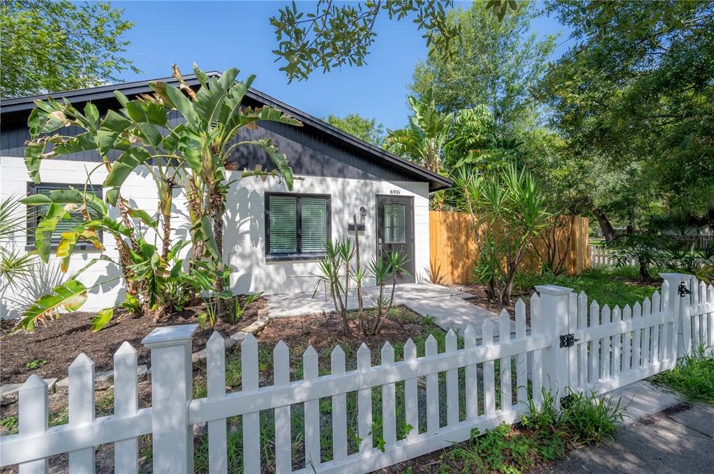 6901 S FITZGERALD STREET TAMPA, FL 33616