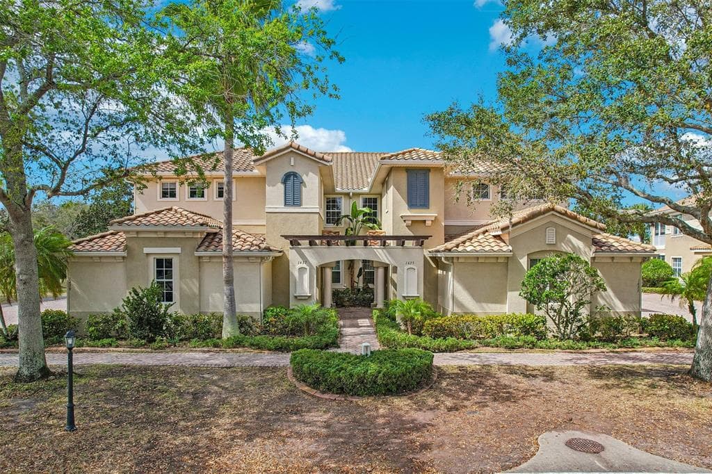 1435 EMERALD DUNES DRIVE SUN CITY CENTER, FL 33573