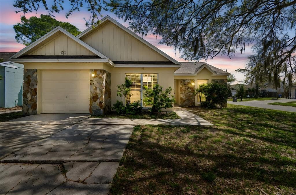 8301 IBERIA PLACE TAMPA, FL 33637