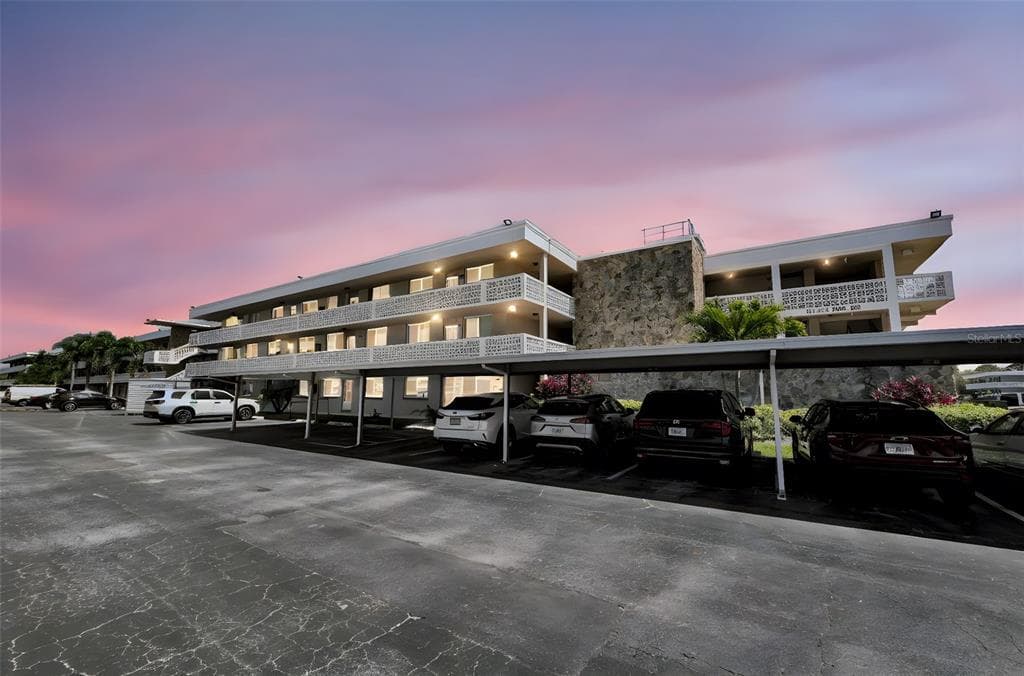 4915 BAY STREET NE UNIT 327 ST PETERSBURG, FL 33703