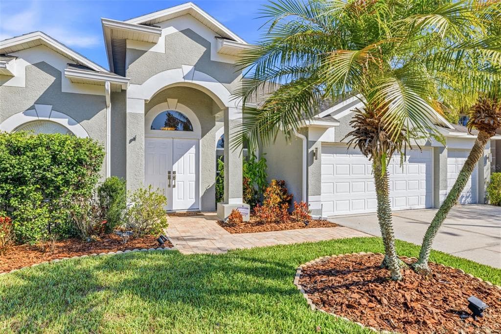 4103 HERITAGE LAKE COURT LUTZ, FL 33558