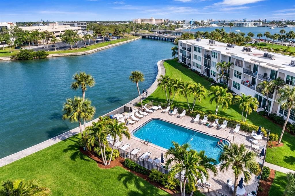 7405 BAY ISLAND DRIVE S UNIT 121 SOUTH PASADENA, FL 33707