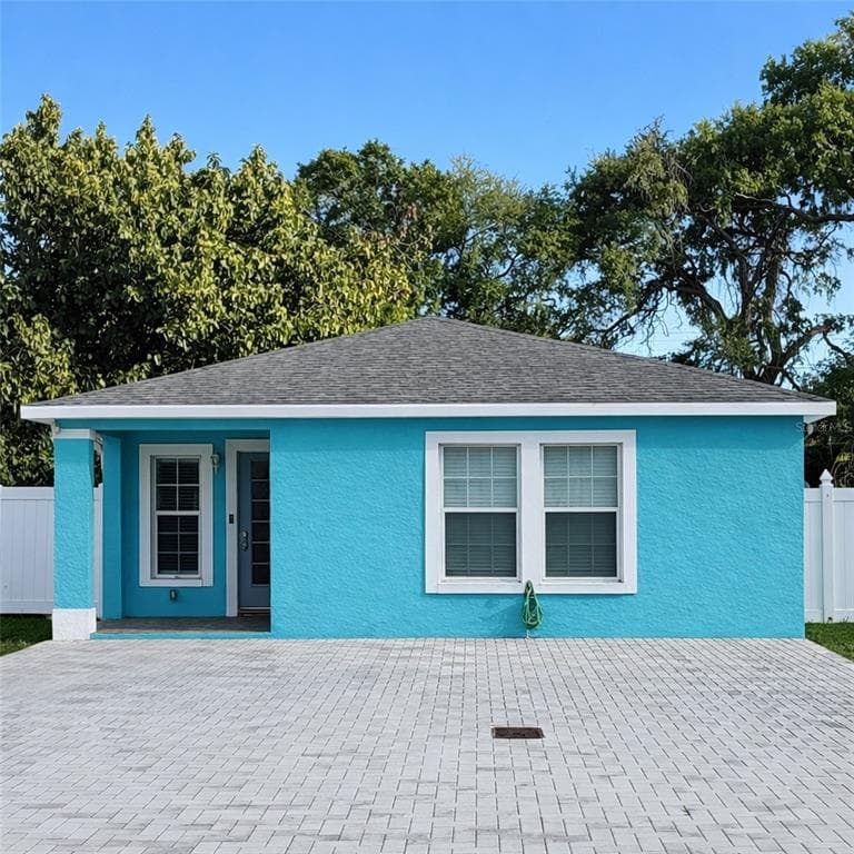 2715 BEL AIRE CIRCLE TAMPA, FL 33614