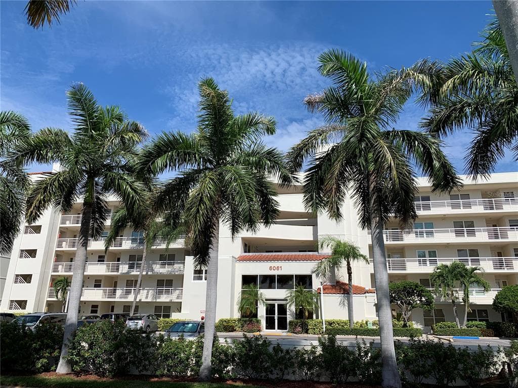 6061 BAHIA DEL MAR CIRCLE UNIT 146 ST PETERSBURG, FL 33715