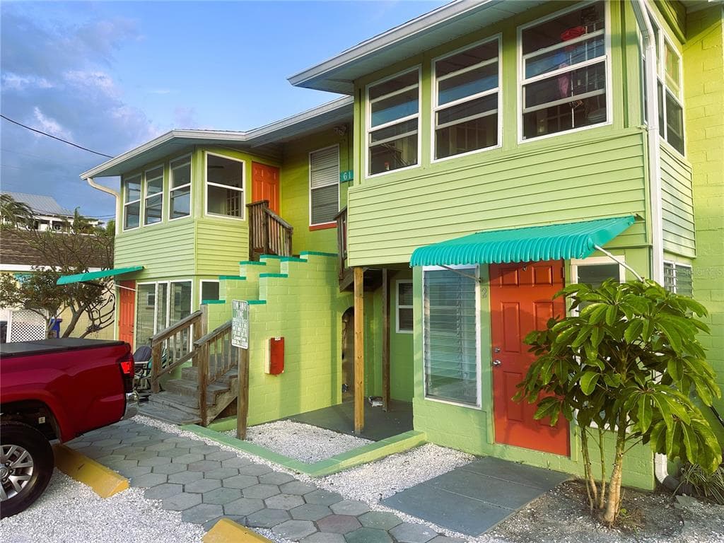 61 81ST AVENUE UNIT 3 TREASURE ISLAND, FL 33706