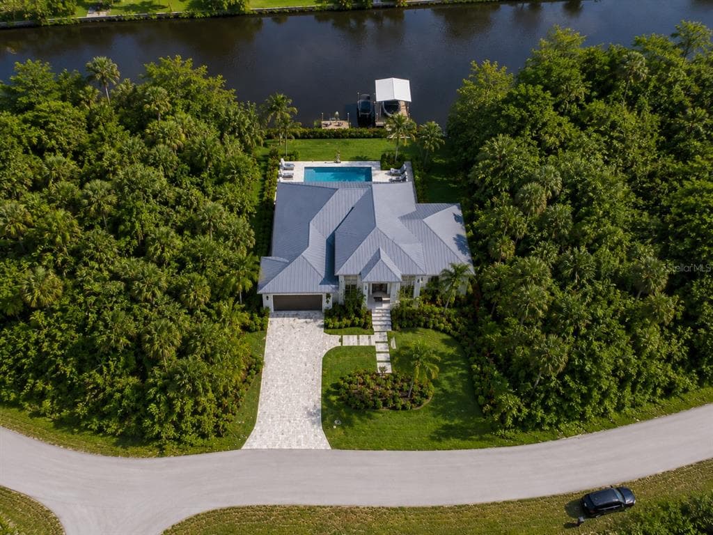 594 MCDILL DRIVE