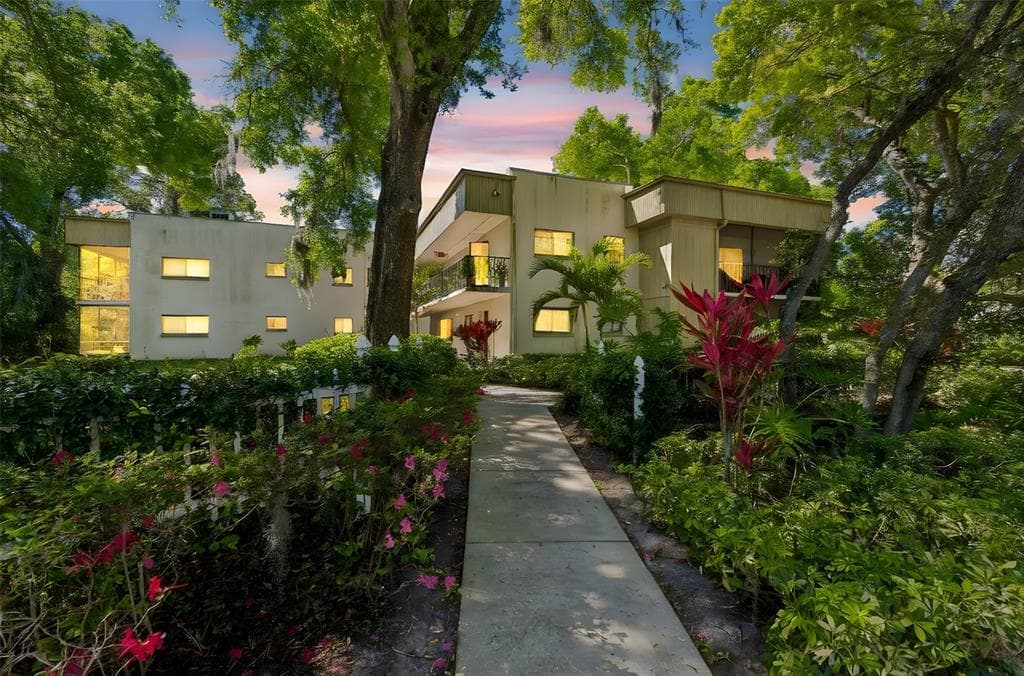 3300 FOX CHASE CIRCLE N UNIT 202 PALM HARBOR, FL 34683
