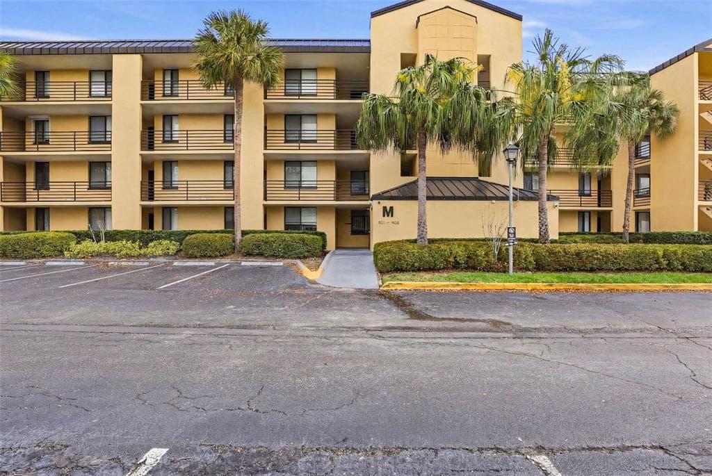 2424 W TAMPA BAY BOULEVARD UNIT M404 TAMPA, FL 33607