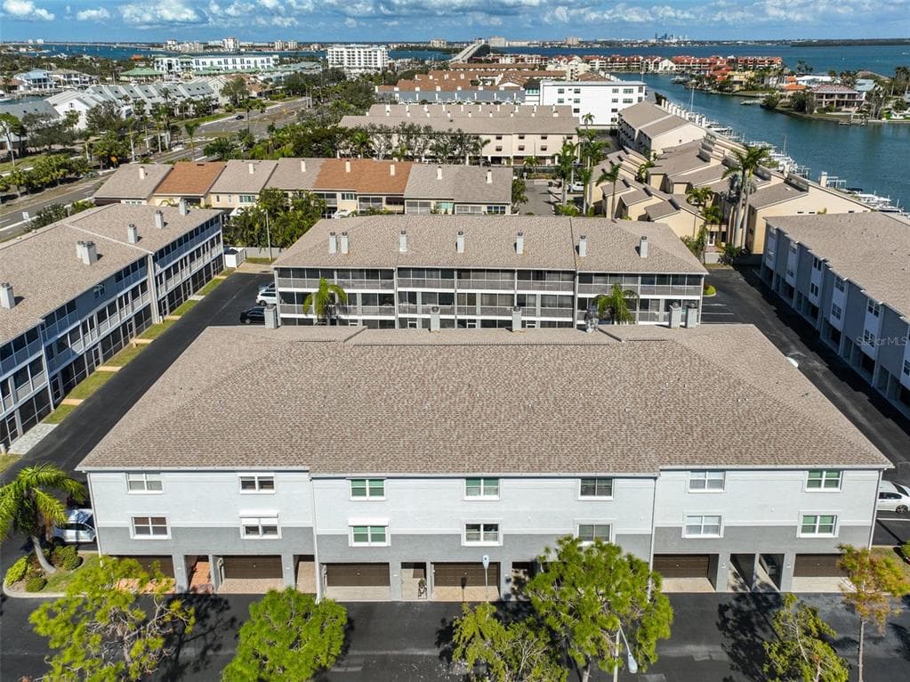521 PINELLAS BAYWAY S UNIT 202 ST PETERSBURG, FL 33715