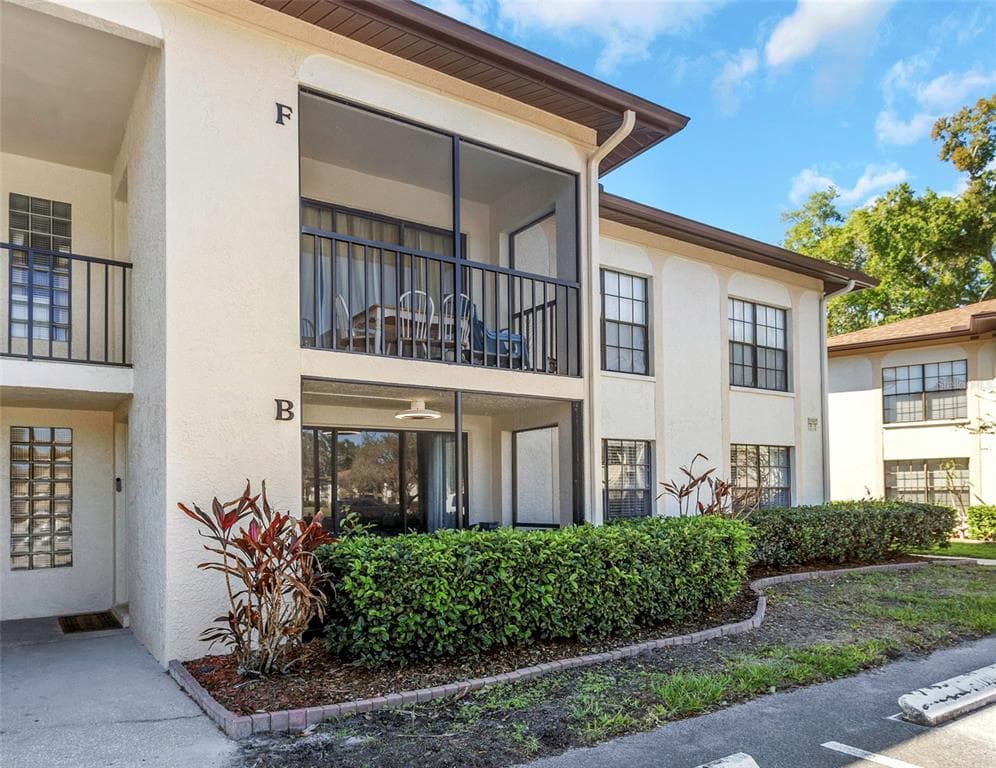 3323 CRYSTAL COURT E UNIT B PALM HARBOR, FL 34685