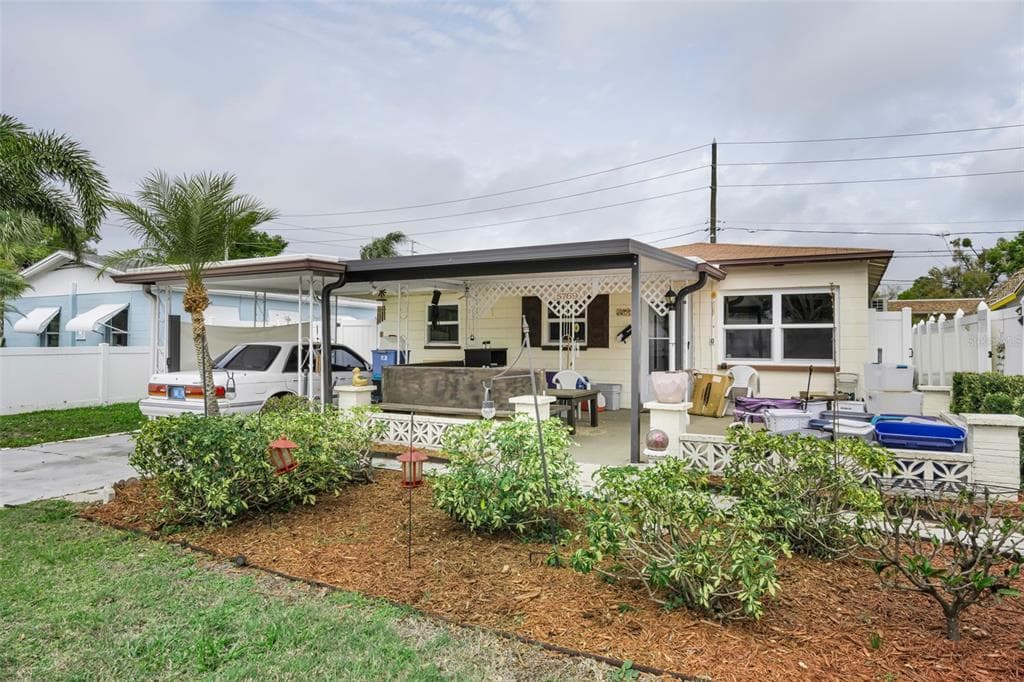 5769 DARTMOUTH AVENUE N ST PETERSBURG, FL 33710