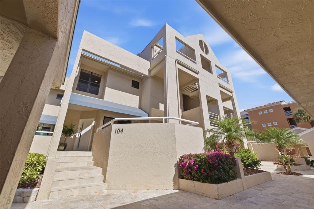 722 PINELLAS BAYWAY S UNIT 104 TIERRA VERDE, FL 33715