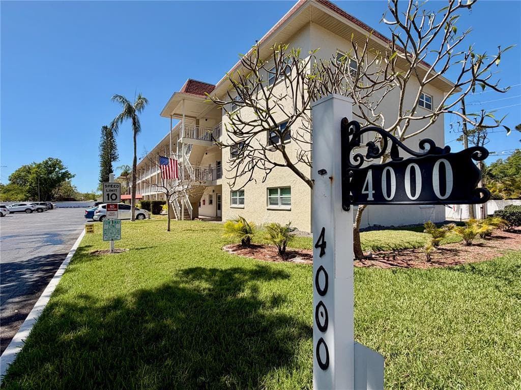 4000 3RD STREET N UNIT 302 ST PETERSBURG, FL 33703