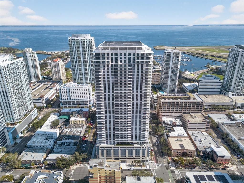 275 1ST AVENUE S UNIT 4202 ST PETERSBURG, FL 33701