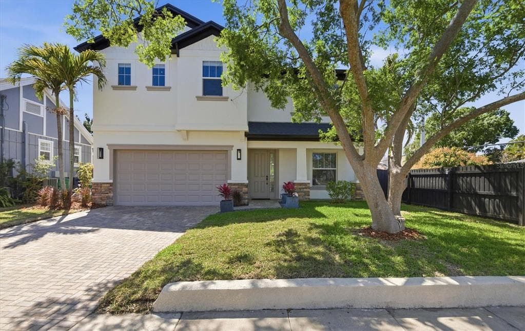 3824 W SANTIAGO STREET