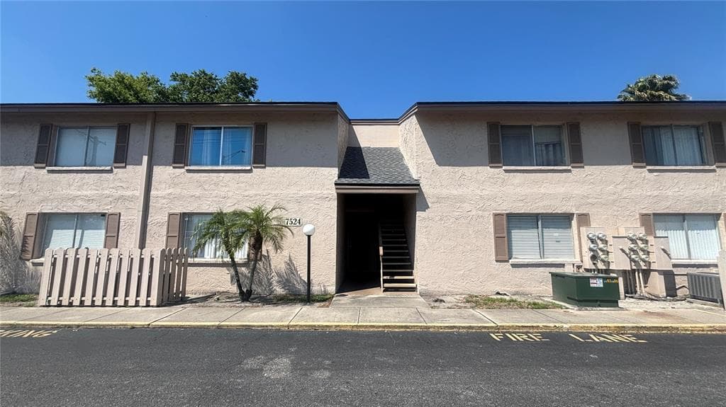 7524 NEEDLE LEAF PLACE UNIT 32 TAMPA, FL 33617