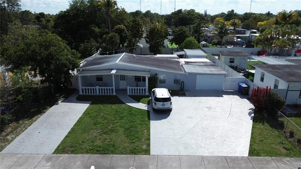 126 MIAMI GARDENS ROAD WEST PARK, FL 33023